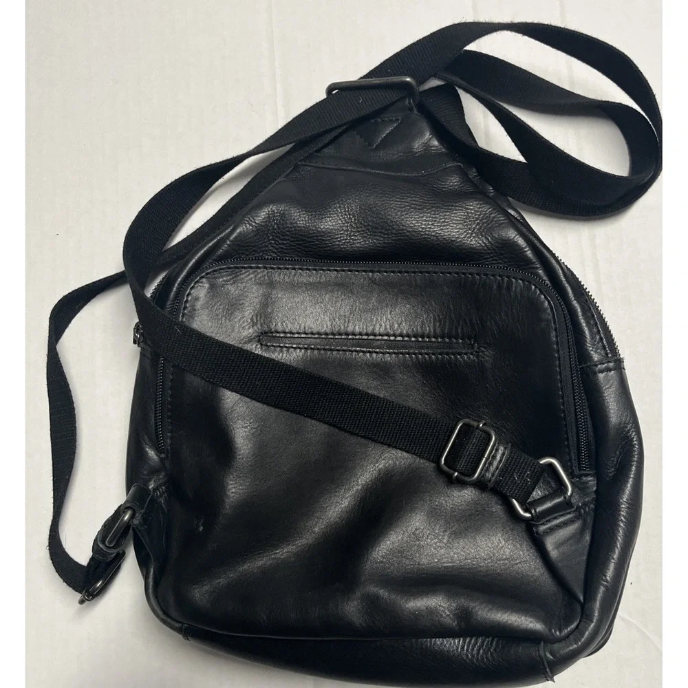 Preowned 100% One Leather Small To Medium Sizd Backpack